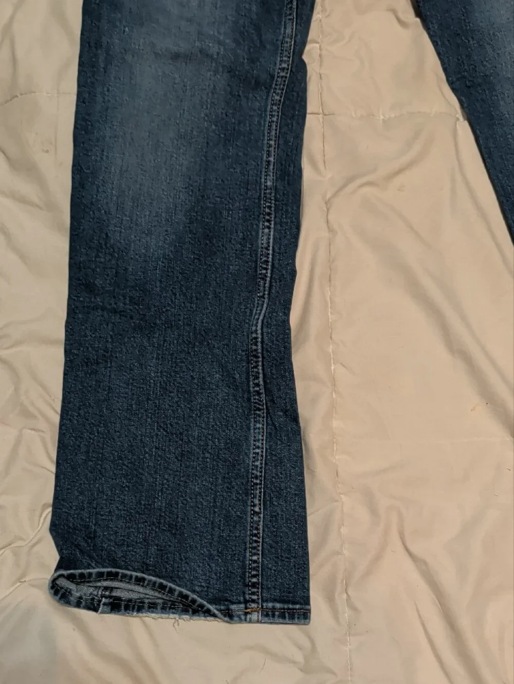 Wrangler Men's Straight Leg Jeans in Dark Blue Wash